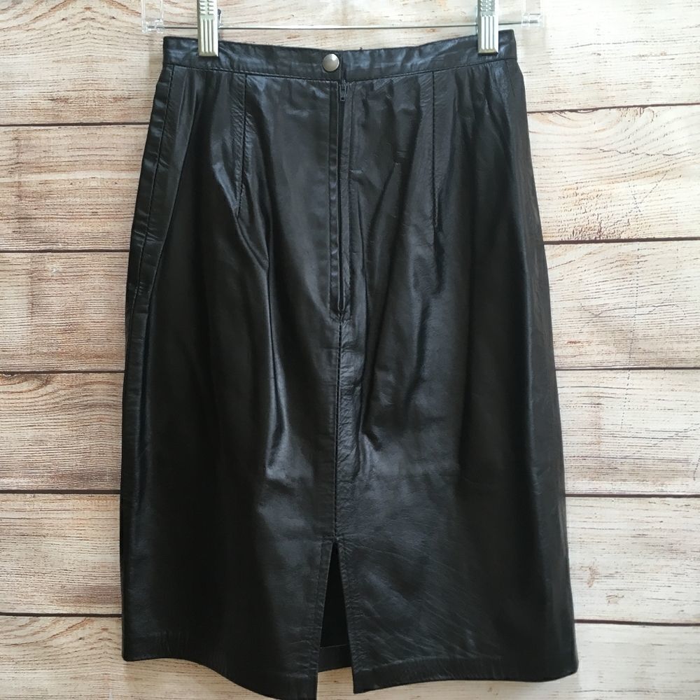 VINTAGE OUTERWEAR BY PHOENIX BLACK LEATHER SKIRT‎